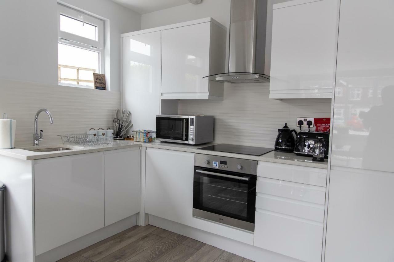 London Northwick Park Serviced Apartments By Riis Property Гарроу Екстер'єр фото